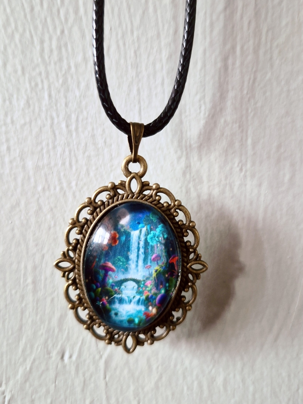 Antique Gold-tone Oval Waterfall Pendant Necklace in Blue
